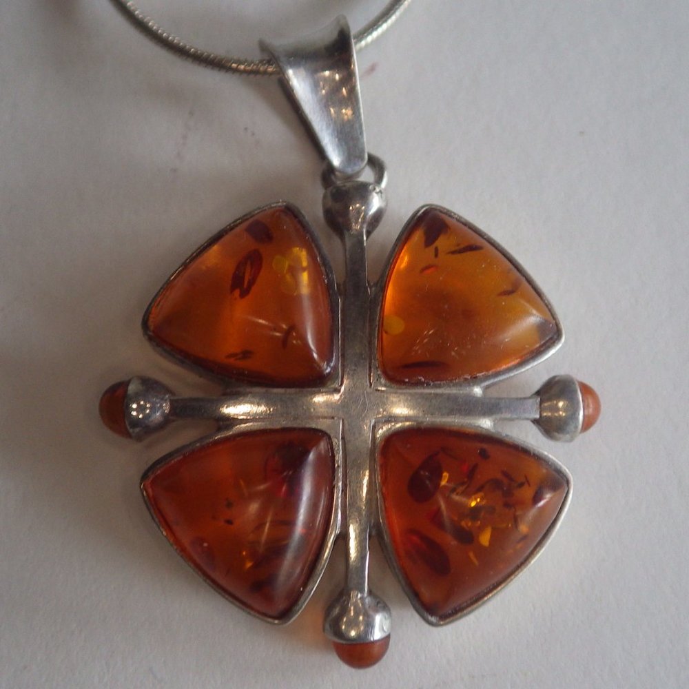 925 Baltic Amber Clover Pendant & Chain